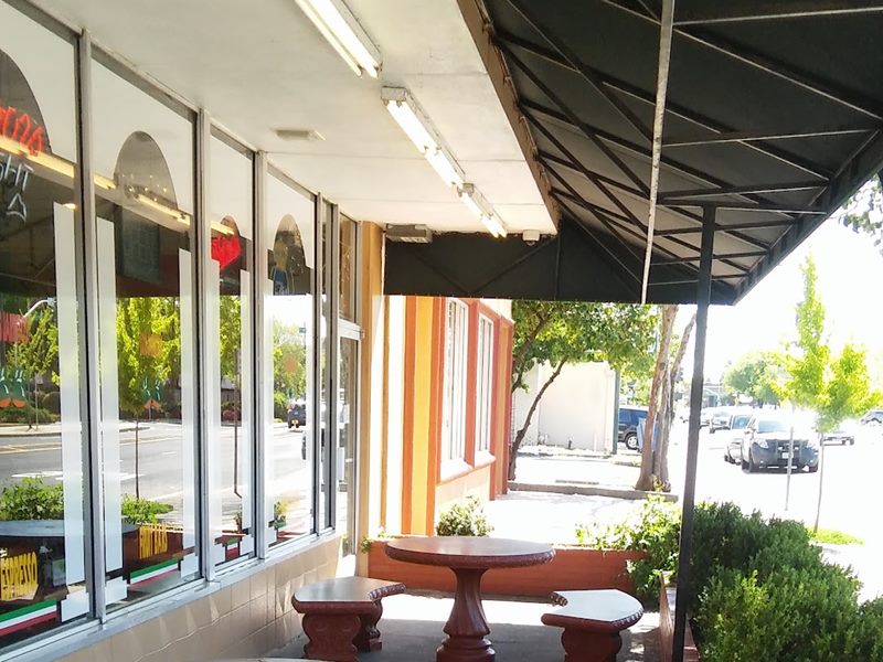 Los Jarritos | Mexican Restaurant exterior